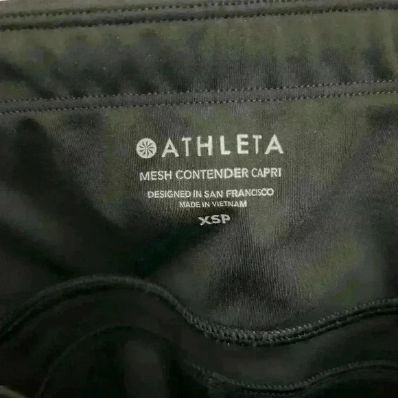 Athleta Women's  Mesh Contender Capri Leggings Black Zipper Pockets Size XS - Picture 9 of 9